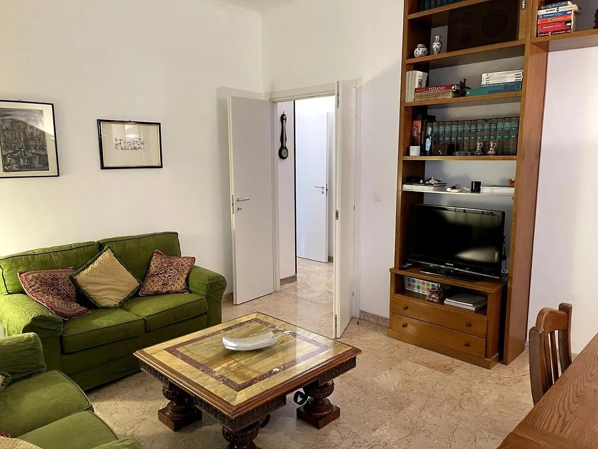 Desy Vatican House Roma 0*,  İtalya