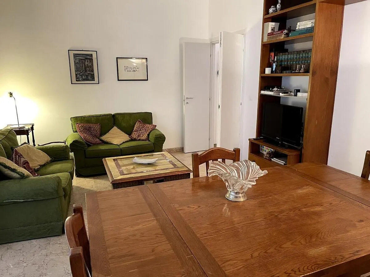 Desy Vatican House Rome 0*,